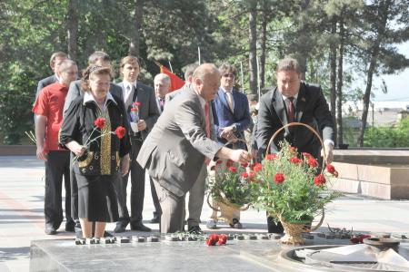Г.А. Зюганов возложил цветы к Мемориалу  «Огонь Вечной Славы» в Пятигорске