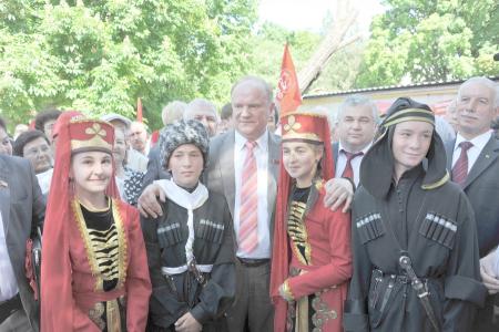 Делегации на семинаре-совещании  партийного актива  Северо-Кавказского и Южного федеральных округов (фоторепортаж)