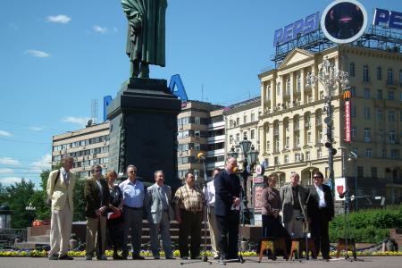 «Без русского языка  не будет России!» Совместная акция  МГК КПРФ и движения «Русский лад»
