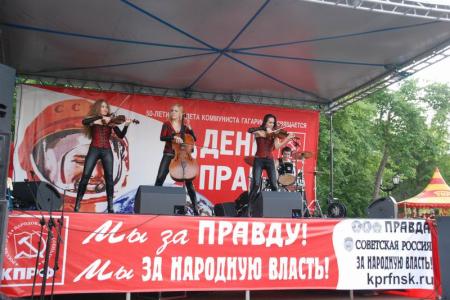 Новосибирск: Томские барабанщики «зажгли» «День Правды» 