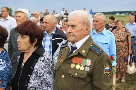 С.В. Муравленко открыл памятник в селе Красный  Май