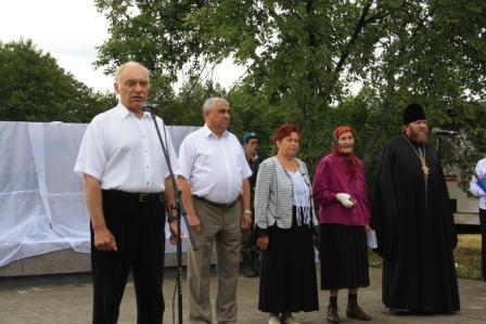 С.В. Муравленко открыл памятник в селе Красный  Май