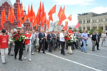 «За Родину! За Сталина!»  В Москве коммунисты почтили память павших в Великой Отечественной  войне