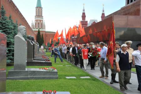 «За Родину! За Сталина!»  В Москве коммунисты почтили память павших в Великой Отечественной  войне