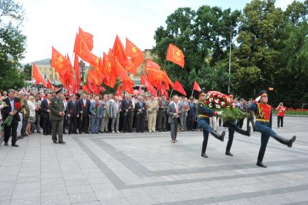 «За Родину! За Сталина!»  В Москве коммунисты почтили память павших в Великой Отечественной  войне