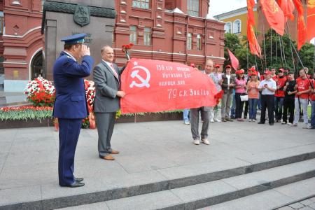 «За Родину! За Сталина!»  В Москве коммунисты почтили память павших в Великой Отечественной  войне