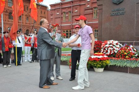 «За Родину! За Сталина!»  В Москве коммунисты почтили память павших в Великой Отечественной  войне
