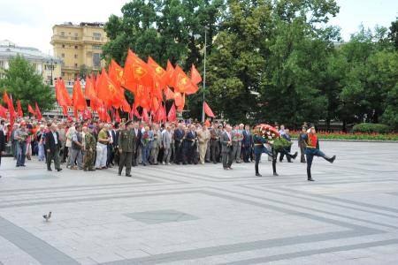 «За Родину! За Сталина!»  В Москве коммунисты почтили память павших в Великой Отечественной  войне