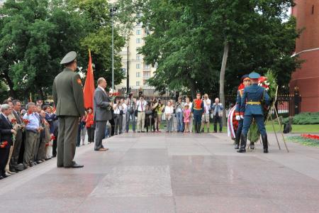 «За Родину! За Сталина!»  В Москве коммунисты почтили память павших в Великой Отечественной  войне