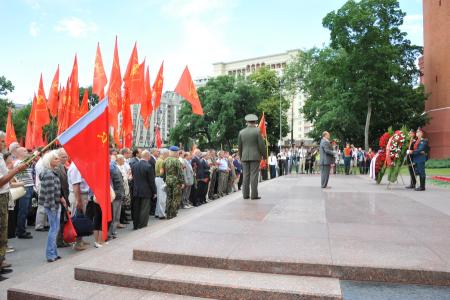 «За Родину! За Сталина!»  В Москве коммунисты почтили память павших в Великой Отечественной  войне