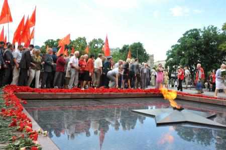 «За Родину! За Сталина!»  В Москве коммунисты почтили память павших в Великой Отечественной  войне