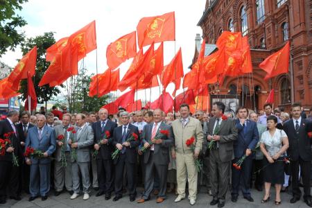 «За Родину! За Сталина!»  В Москве коммунисты почтили память павших в Великой Отечественной  войне