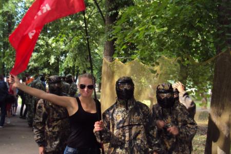 Тульская область: На Дне молодёжи новомосковские коммунисты несли партийную символику в массы