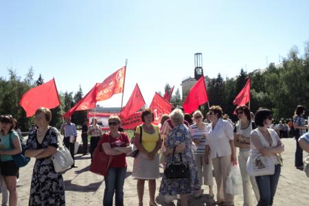 Барнаул: «Медведей», зачем-то пришедших на митинг оппозиции, выпроводили с позором