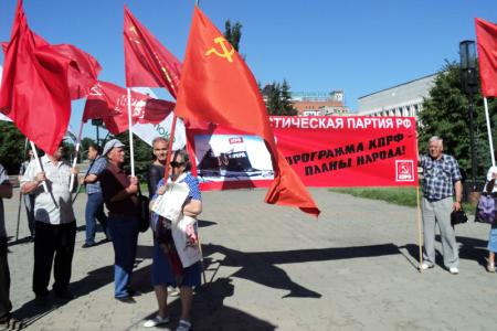 Барнаул: «Медведей», зачем-то пришедших на митинг оппозиции, выпроводили с позором