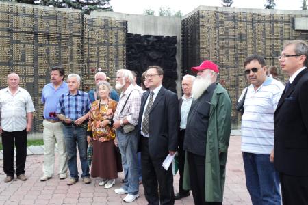 В Барнауле проводится запись в «Народное ополчение»»: 22 июня коммунисты провели серию пикетов