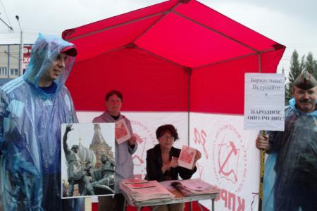 В Барнауле проводится запись в «Народное ополчение»»: 22 июня коммунисты провели серию пикетов