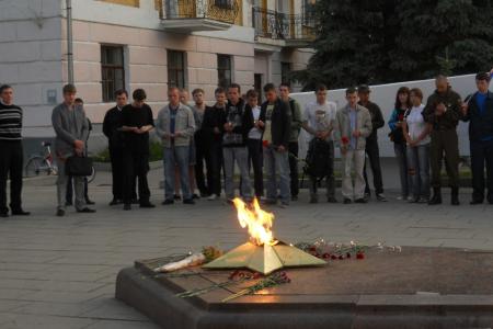 Кировские коммунисты приняли участие в возложении цветов к Вечному огню