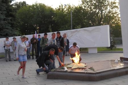 Кировские коммунисты приняли участие в возложении цветов к Вечному огню