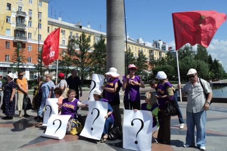 Алтайский край: обманутые дольщики, чтобы добиться встречи с губернатором, второй день проводят голодовку. К ним начинают присоединяться другие жители края