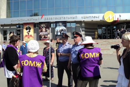Алтайский край: обманутые дольщики, чтобы добиться встречи с губернатором, второй день проводят голодовку. К ним начинают присоединяться другие жители края