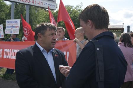 Красноярский край: Пикет у проходной Красноярского электровагоно-ремонтного завода