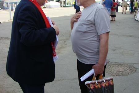 Решения июльского Пленума - в жизнь! Пикет магаданских коммунистов