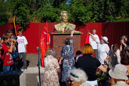 Открытие бюста И.В. Сталину в Пензе вызвало ярость и злобу у антисоветчиков и прилив патриотизма у честных горожан