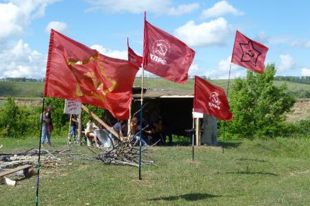 Алтайский край: в Целинном районе коммунисты и комсомольцы разбили летний палаточный лагерь 