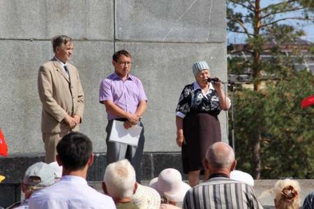 Митинг в защиту прав дачников в Оренбурге: Требуем вернуть пенсионерам бесплатный проезд на пригородных автобусах и электричках!