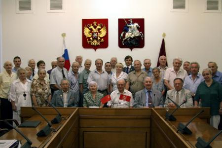 «Водрузили над Рейхстагом, водрузим и над Москвой!» В столице состоялась встреча коммунистов и представителей ветеранских организаций