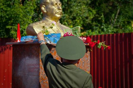В Пензе открыт памятник Сталину