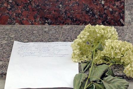 Он не ушел в прошлое… Недавно открытый в Пензе памятник Сталину продолжает притягивать к себе пензенцев и гостей города