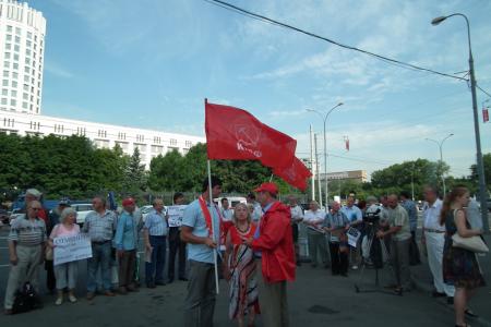 Заставим вернуть на улицы столицы плакаты КПРФ! Нет произволу московской власти в области средств массовой информации и рекламы! Пикет у здания мэрии