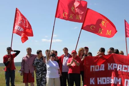Уральские чиновники напугались комсомольцев и взяли их лагерь в полицейскую осаду