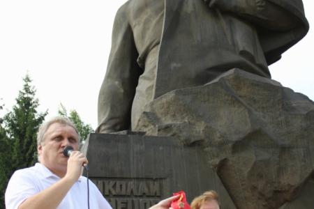 Свердловские коммунисты организовали памятные мероприятия в юбилей советского разведчика Николая Кузнецова