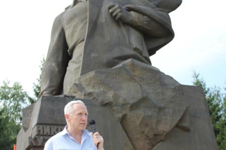 Свердловские коммунисты организовали памятные мероприятия в юбилей советского разведчика Николая Кузнецова