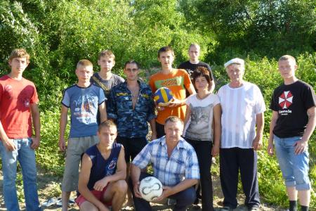 Алтайский край: в Целинном районе коммунисты и комсомольцы разбили летний палаточный лагерь 
