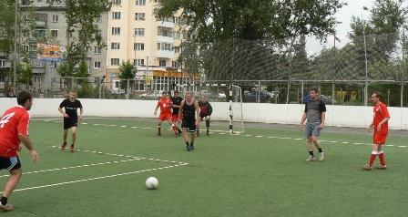  «Красные витязи» атакуют и выигрывают. В Кургане стартовал турнир по дворовому футболу