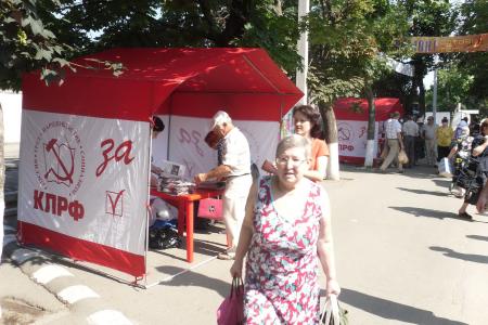 Краснодар: Палатки Народного референдума на «Восточном рынке» - пятьсот граждан проголосовали по программным инициативам КПРФ