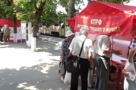 Краснодар: Палатки Народного референдума на «Восточном рынке» - пятьсот граждан проголосовали по программным инициативам КПРФ