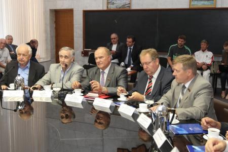 kprfnsk.ru: Хроника визита лидера КПРФ Г.А. Зюганова в Новосибирскую область