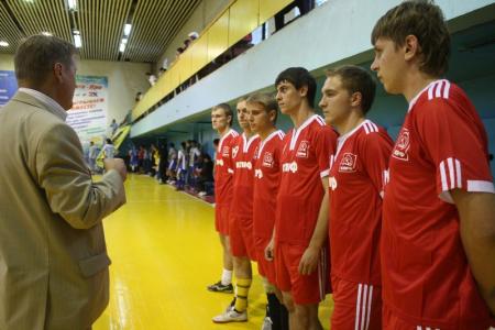 Новосибирск: Команда КПРФ вышла в финал блиц-турнира по мини-футболу