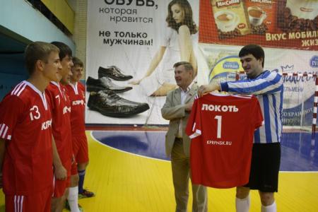 Новосибирск: Команда КПРФ вышла в финал блиц-турнира по мини-футболу