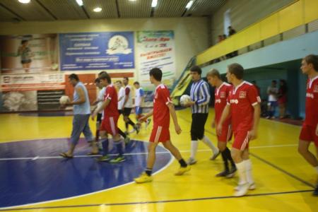 Новосибирск: Команда КПРФ вышла в финал блиц-турнира по мини-футболу