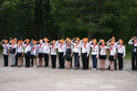 Детям – пионерское лето! Состоялось торжественное открытие нового сезона в лагере «Алые паруса»