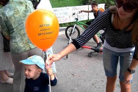 Протестный митинг в Казани: «Единая Россия», извини, что нарожали!