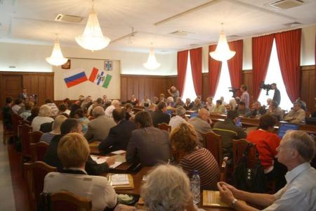  Олег Смолин на "круглом столе" в Новосибирске: Подготовка законопроекта об образовании обошлась казне в миллиард рублей