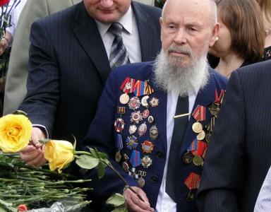 Коммунисты на мероприятих в честь окончания Курской битвы