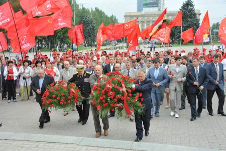 Мы возродим тебя, Советский Союз! Г.А. Зюганов принял участие в памятных мероприятиях «20 лет без СССР», состоявшихся в Донецке
